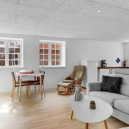 Pet Friendly In With Kitchen Holiday home