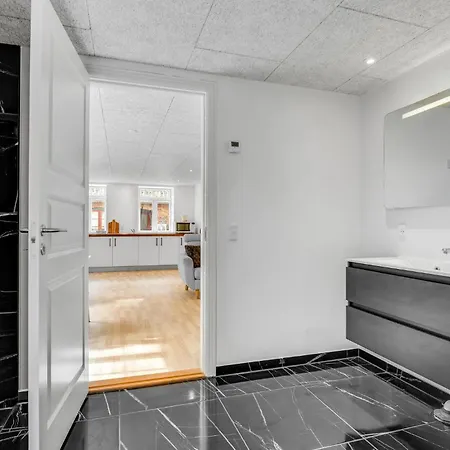 Pet Friendly In With Kitchen