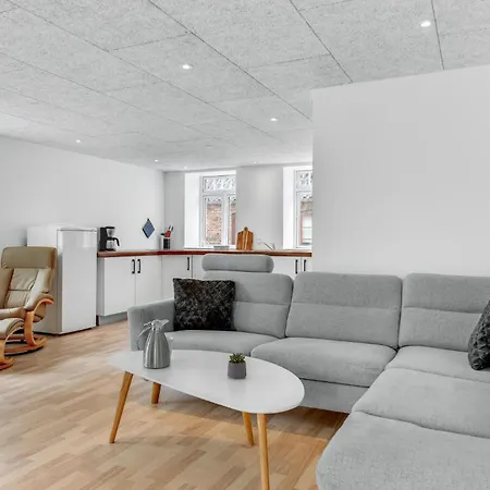 Pet Friendly In With Kitchen